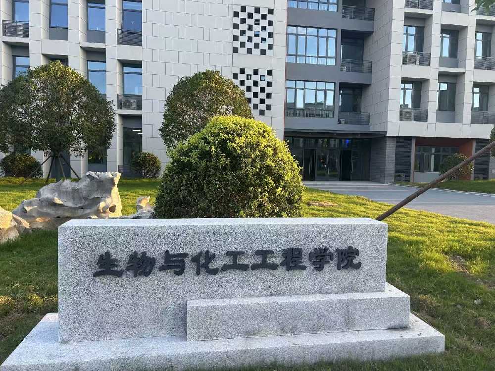 澄海区扬州职业大学体育场高杆灯项目